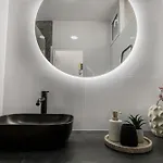 Urban Elegance View Pool דירה *
