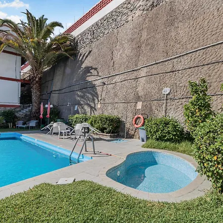 Urban Elegance View Pool Apartment