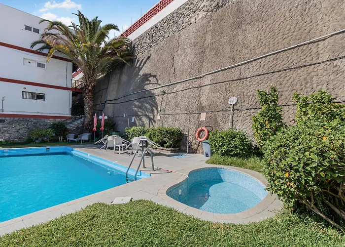 Urban Elegance View Pool Apartment